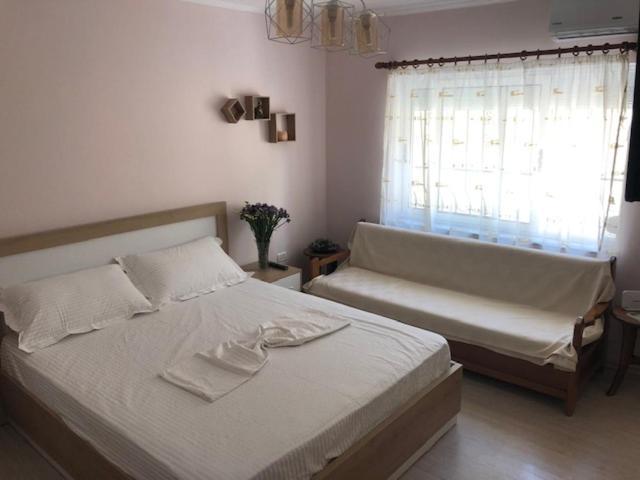 Itan'S Apartment-Lovely Guest Apartment In Center Тирана Экстерьер фото